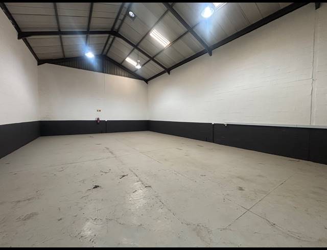 275M² WAREHOUSE TO LET IN STRAND INDUSTRIA
